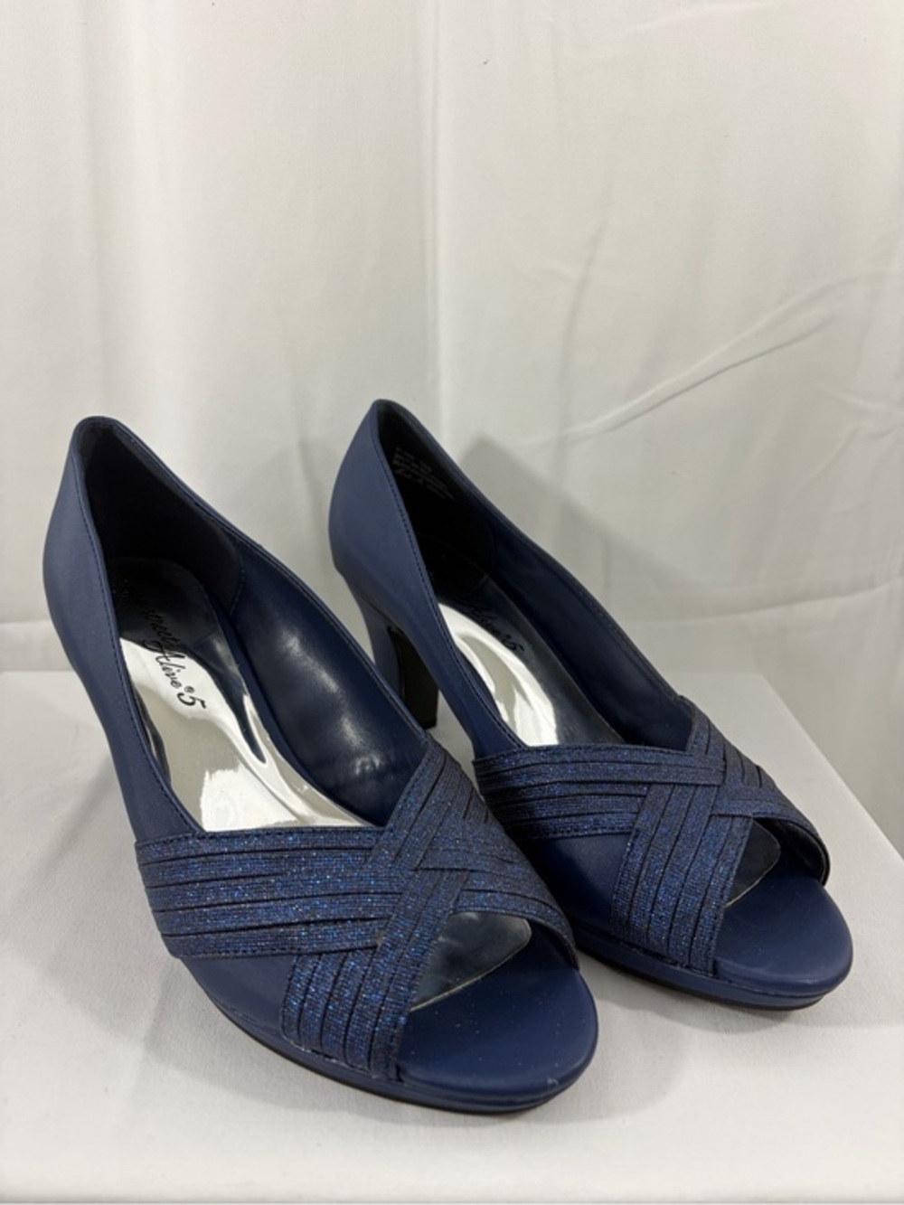 NWT Easy Street Women's Size 10W Sparkly Navy Blue Heels